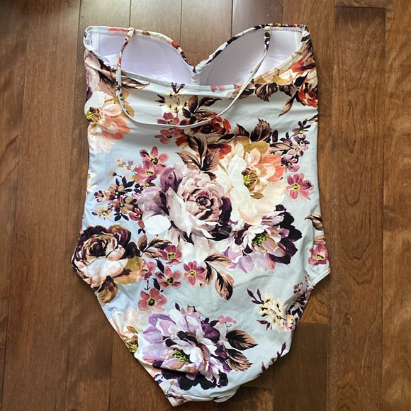 Azura swimsuit - Picture 7 of 7